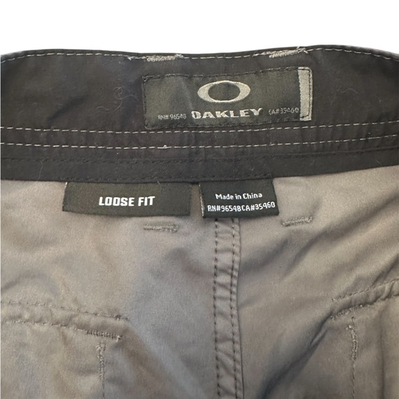 Oakley Gray Cargo Shorts Relaxed Fit Mens Small 30 - Picture 6 of 7